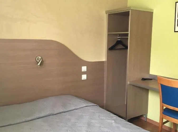 Au Val De Saone Free Parking 2* Sathonay-Camp