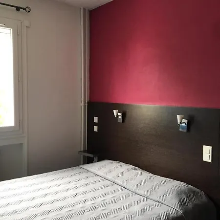 Hotel Val De Saone Lyon Caluire Rillieux 2*