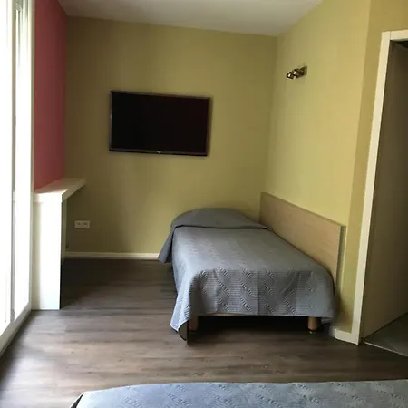 Val De Saone Lyon Caluire Rillieux 2* Sathonay-Camp