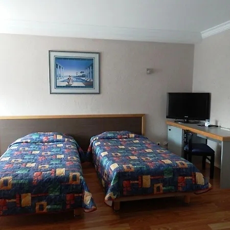 Au Val De Saone Parking Gratuit Hotel Sathonay-Camp