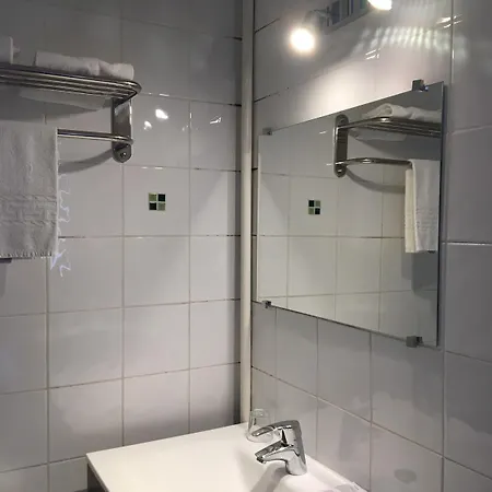 Au Val De Saone Parking Gratuit 2* Sathonay-Camp
